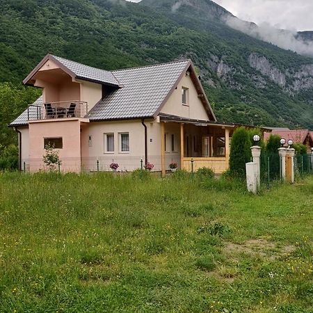 Breti'S Guesthouse Vuthaj Εξωτερικό φωτογραφία